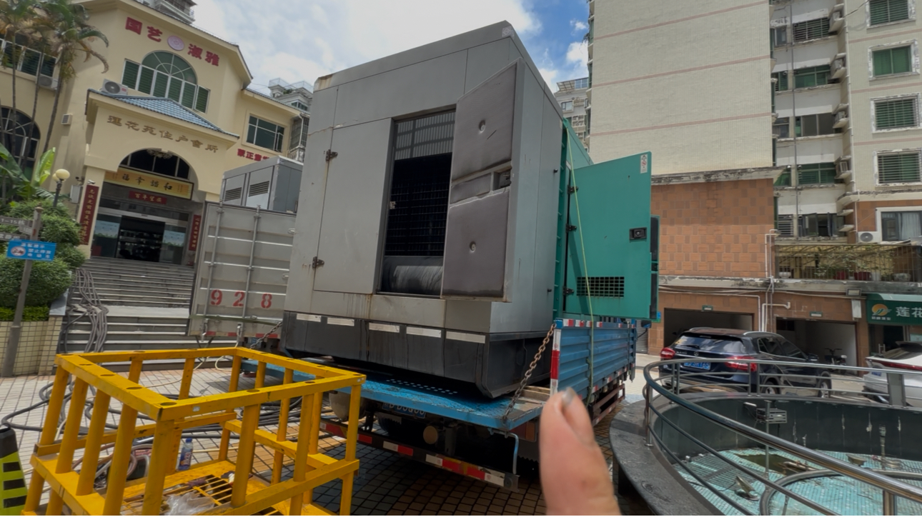 东莞发电车出租,应急备用发电机出租,东莞静音型发电机租赁,并网款1000KW静音发电机组租赁